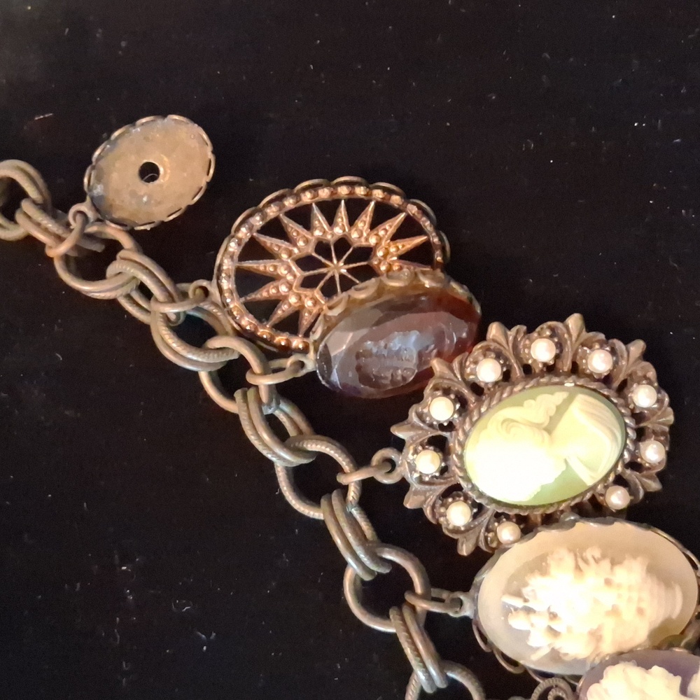 R. J Graziano Necklace Cameo Charm Necklace - Picture 4 of 7